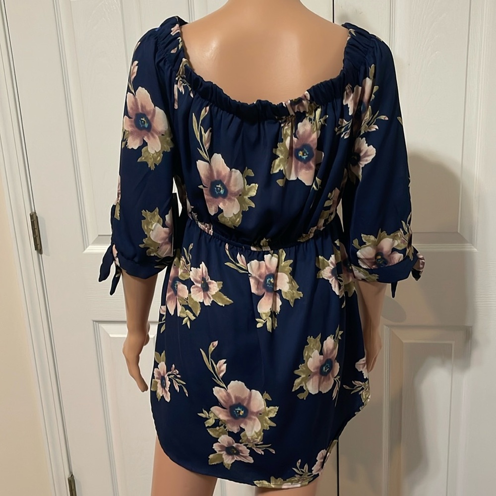 Size Medium Navy Blue Floral Top